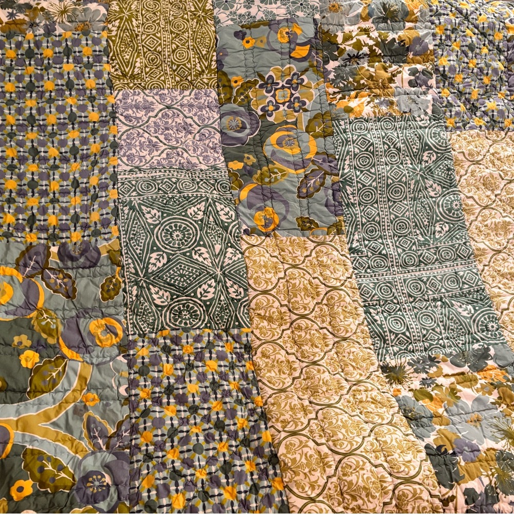 Pottery Barn Twin Quilt & 2 shams.Reversible,Patchwork. UEC. Blues,Greens,Yellow - Picture 3 of 9